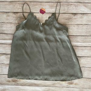 NWT. 🤰🏻⭐️ Pinkblush. Olive Satin Scalloped Trim Top